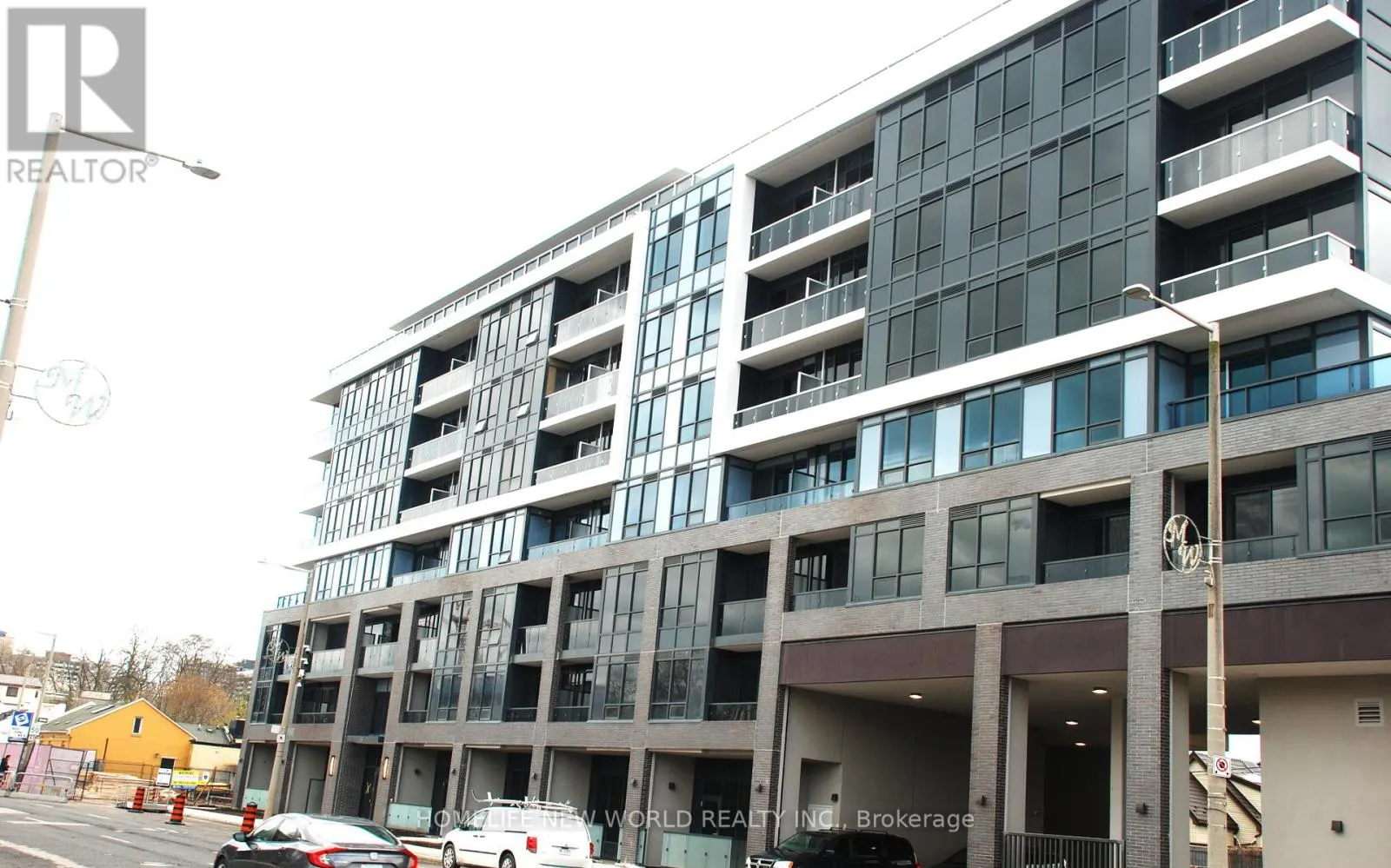 605 - 415 MAIN STREET W