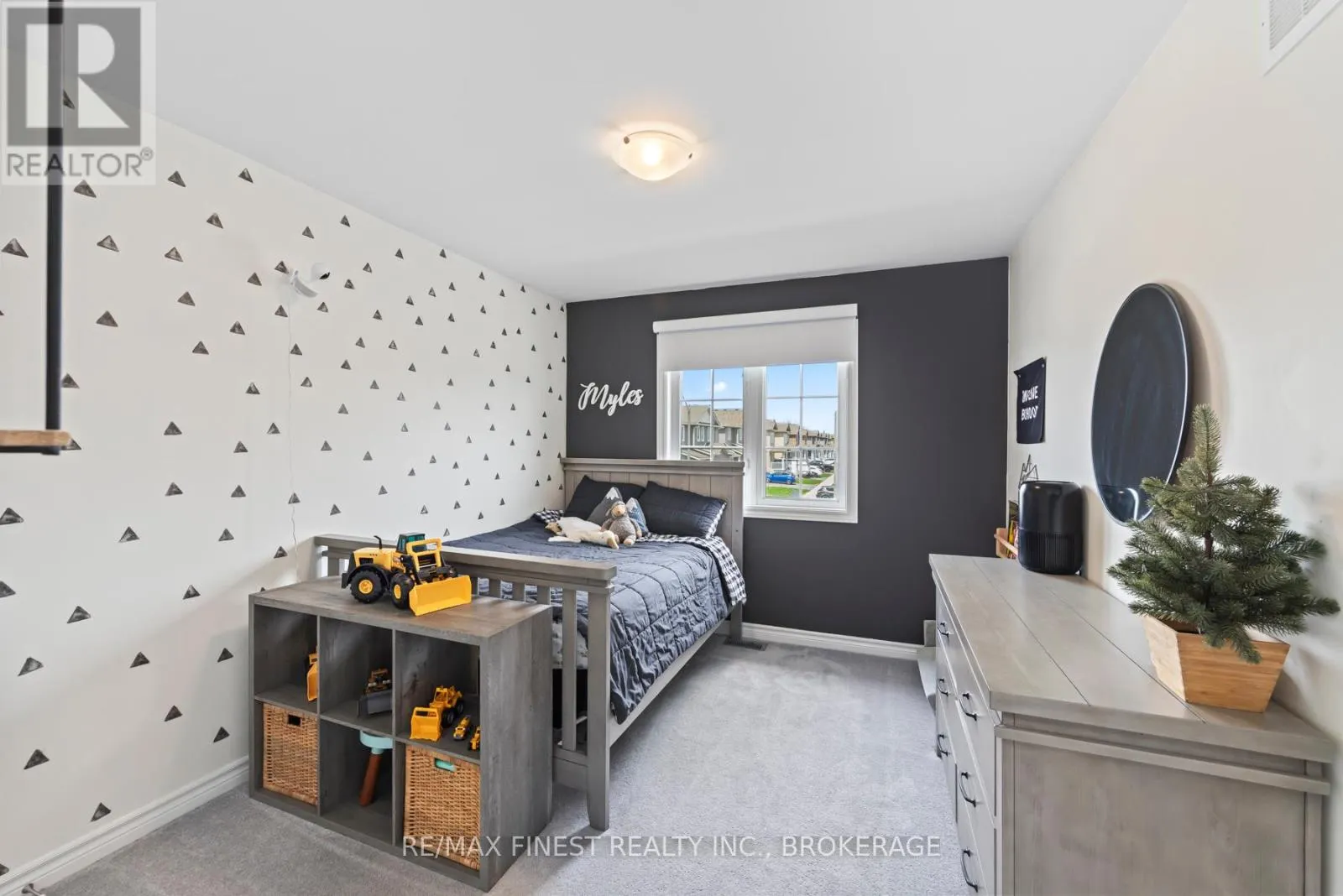 37 BRENNAN CRESCENT