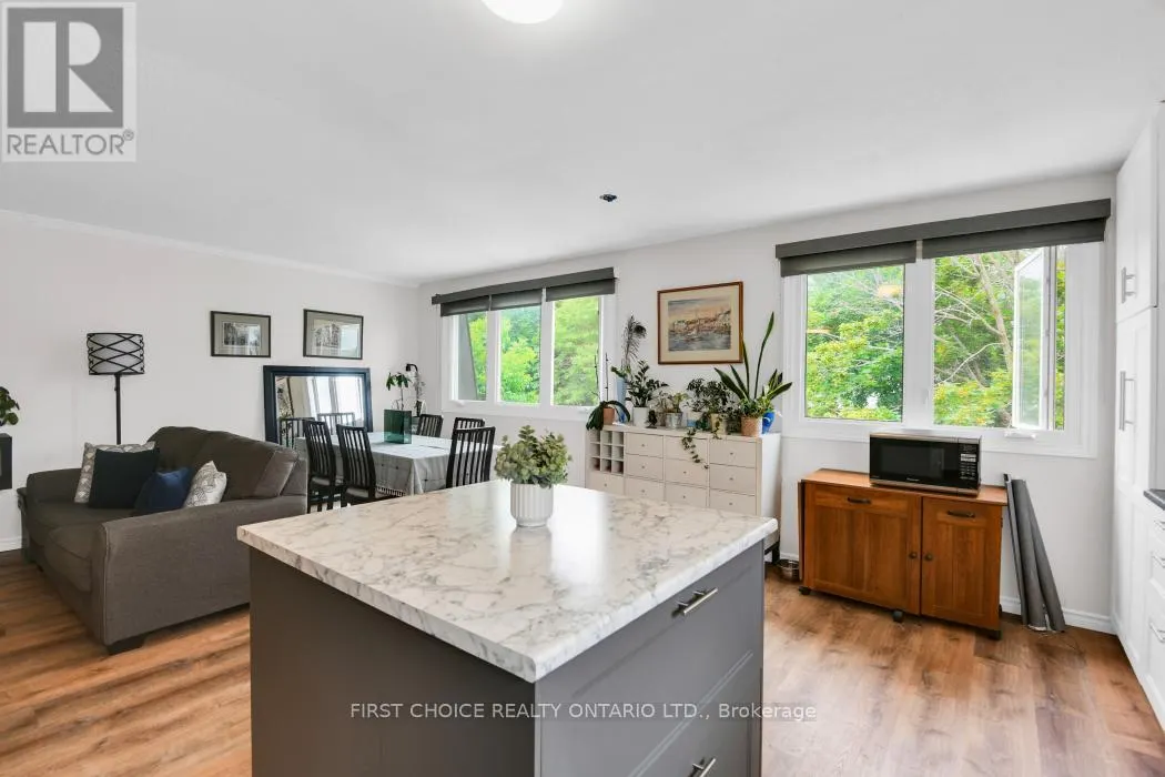 44 OBERON STREET