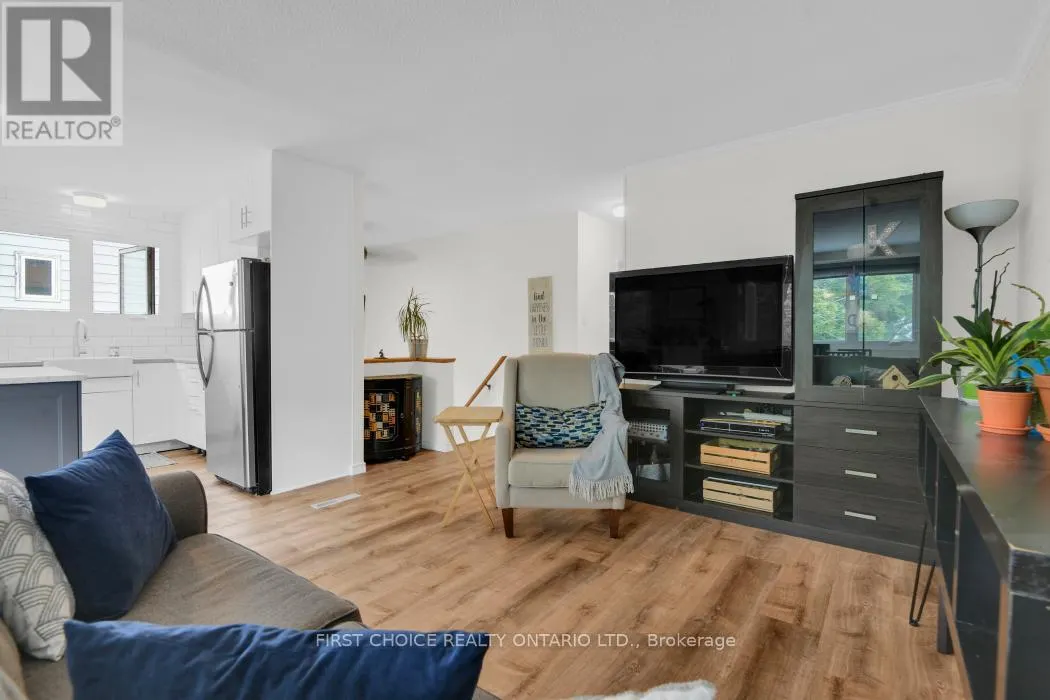 44 OBERON STREET