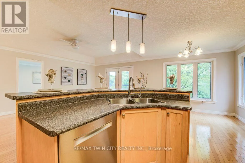 670 SALZBURG DRIVE SW