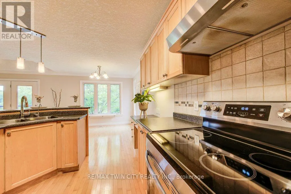 670 SALZBURG DRIVE SW