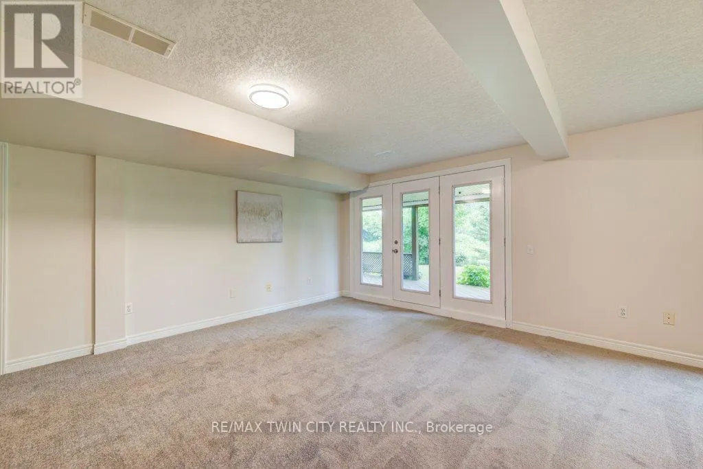 670 SALZBURG DRIVE SW