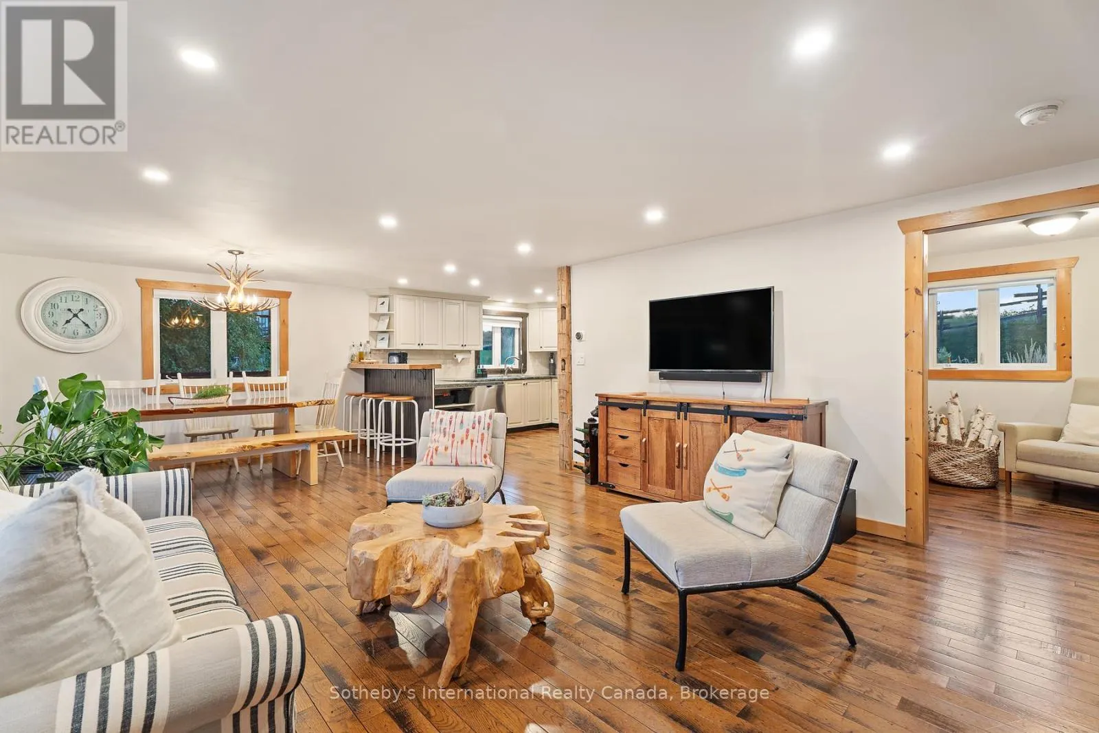 1111 MAPLEHURST DRIVE