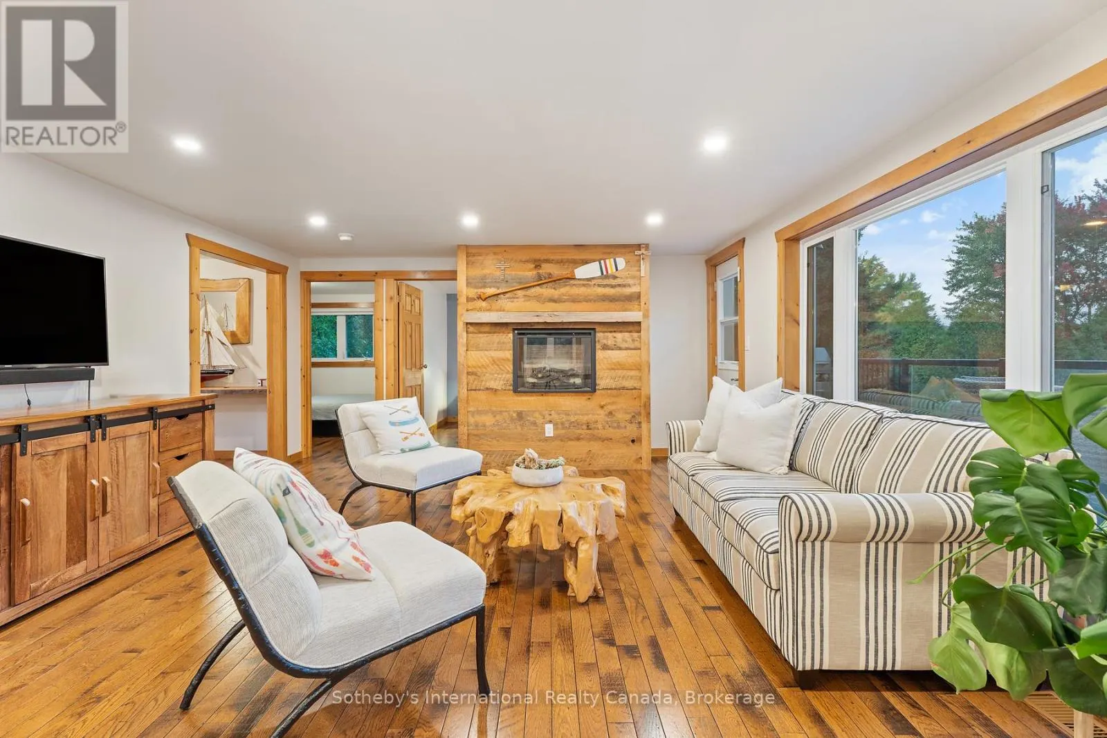1111 MAPLEHURST DRIVE