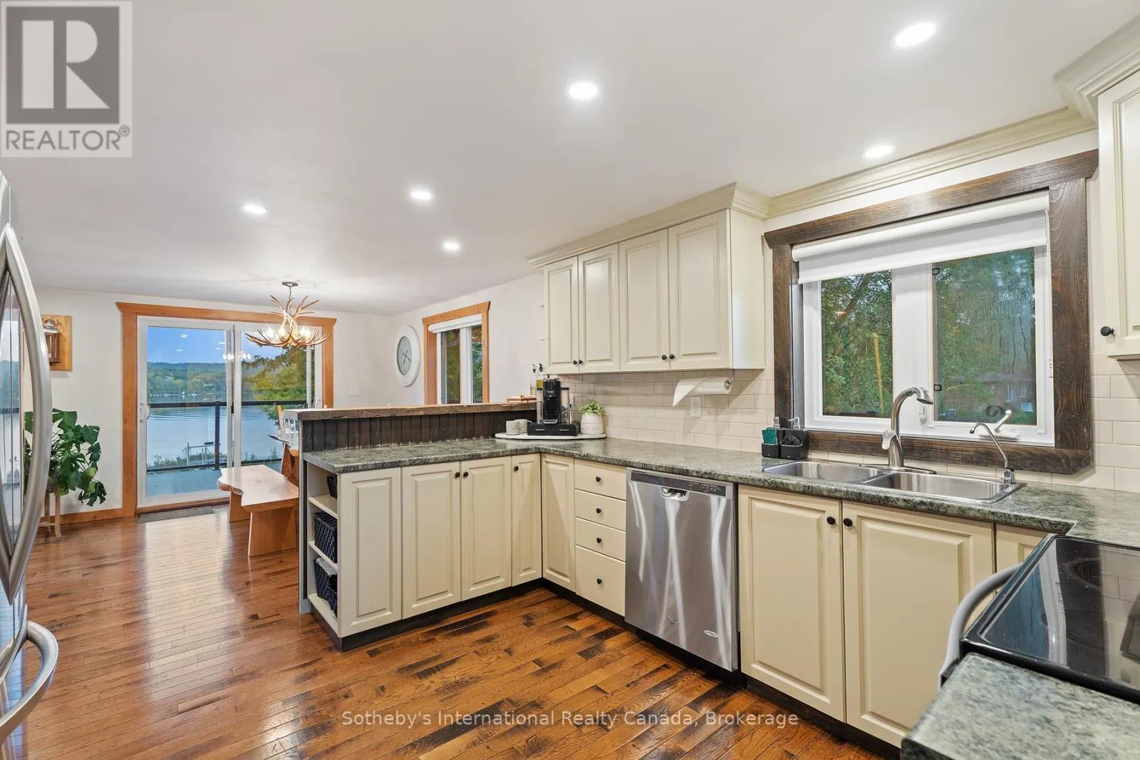 1111 MAPLEHURST DRIVE