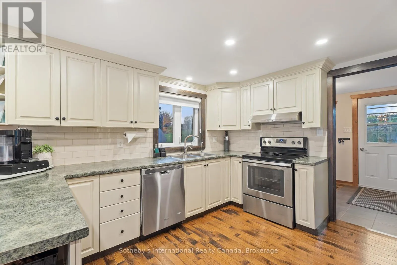 1111 MAPLEHURST DRIVE