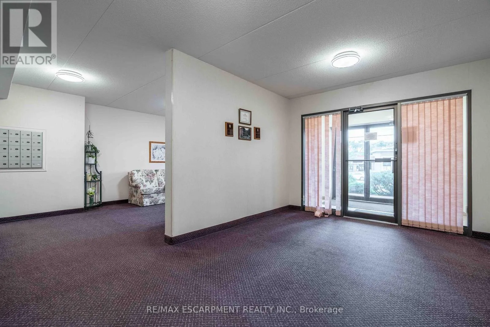 205 - 386 HIGHWAY 8