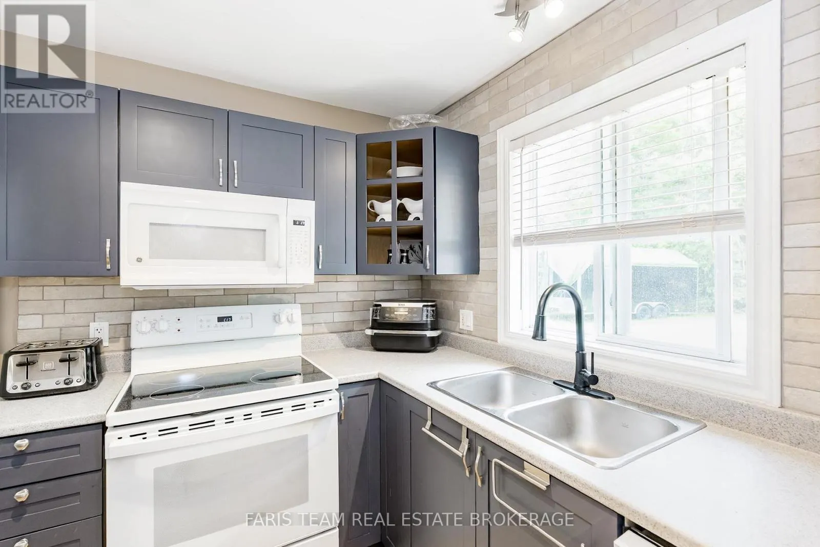 85 FULSOM CRESCENT