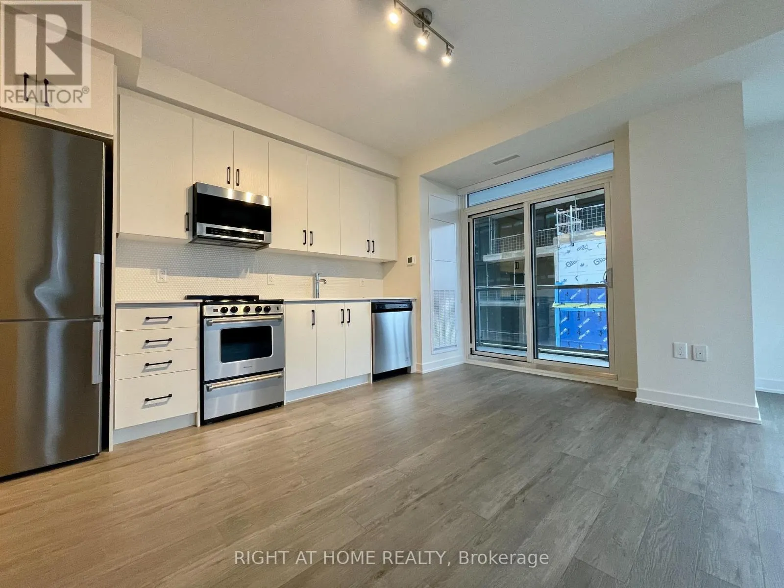 515 - 212 KING WILLIAM STREET