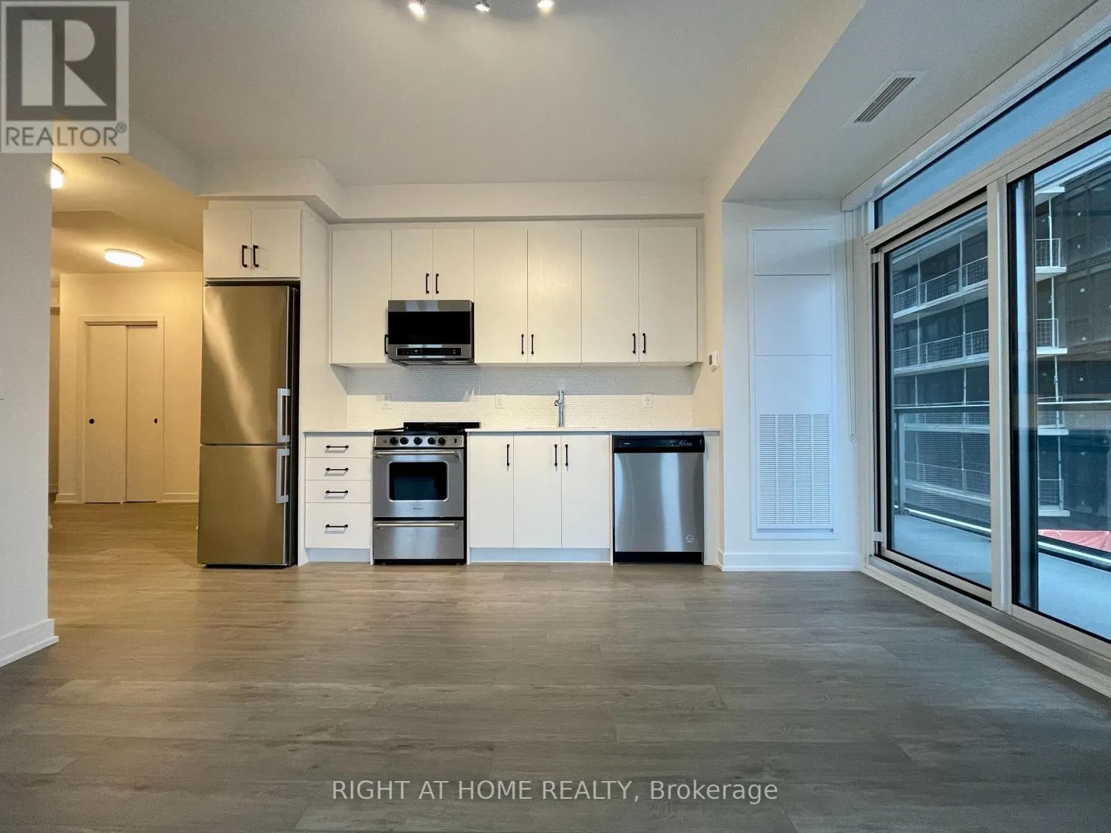 515 - 212 KING WILLIAM STREET