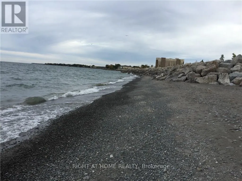71 SOUTHSHORE CRESCENT