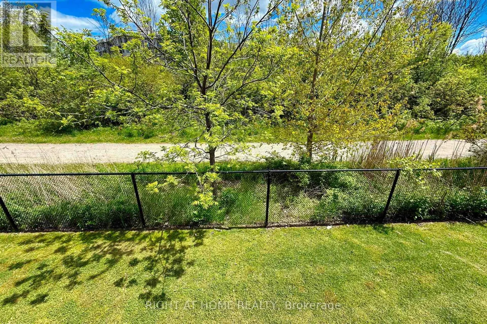 71 SOUTHSHORE CRESCENT