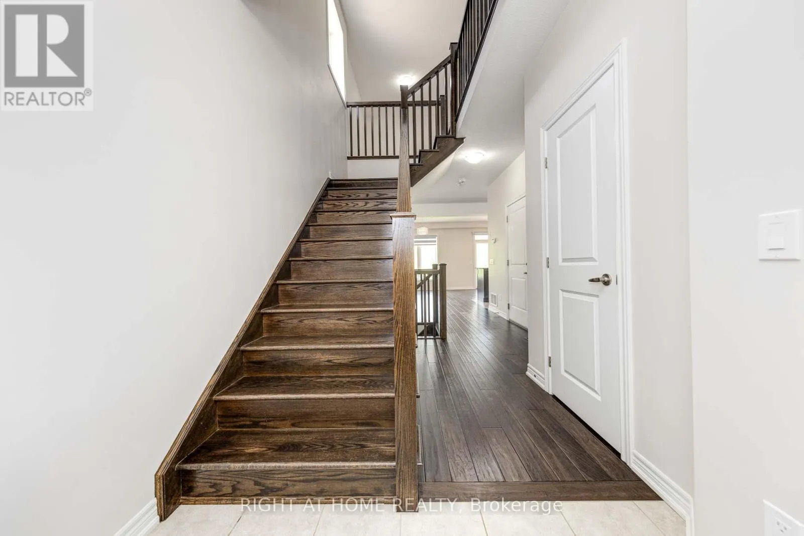 71 SOUTHSHORE CRESCENT