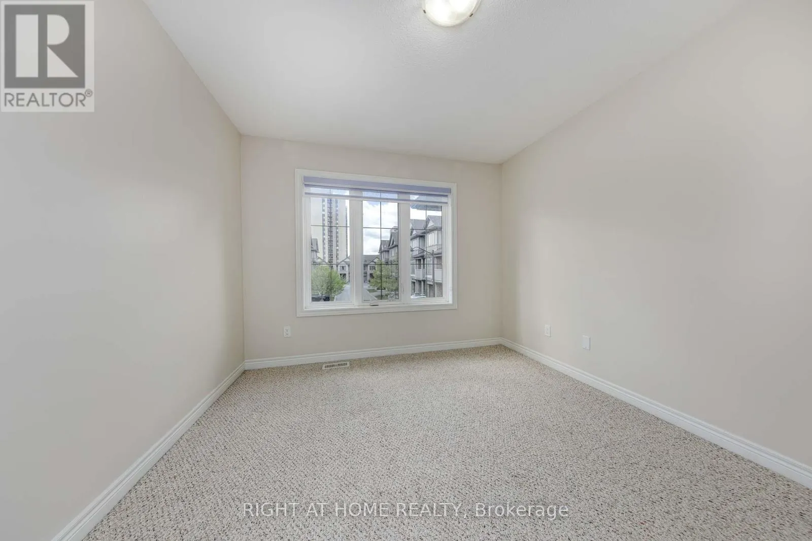 71 SOUTHSHORE CRESCENT