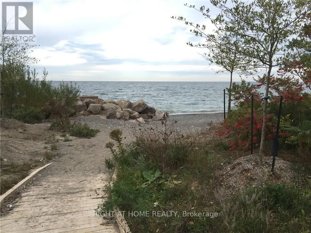 71 SOUTHSHORE CRESCENT