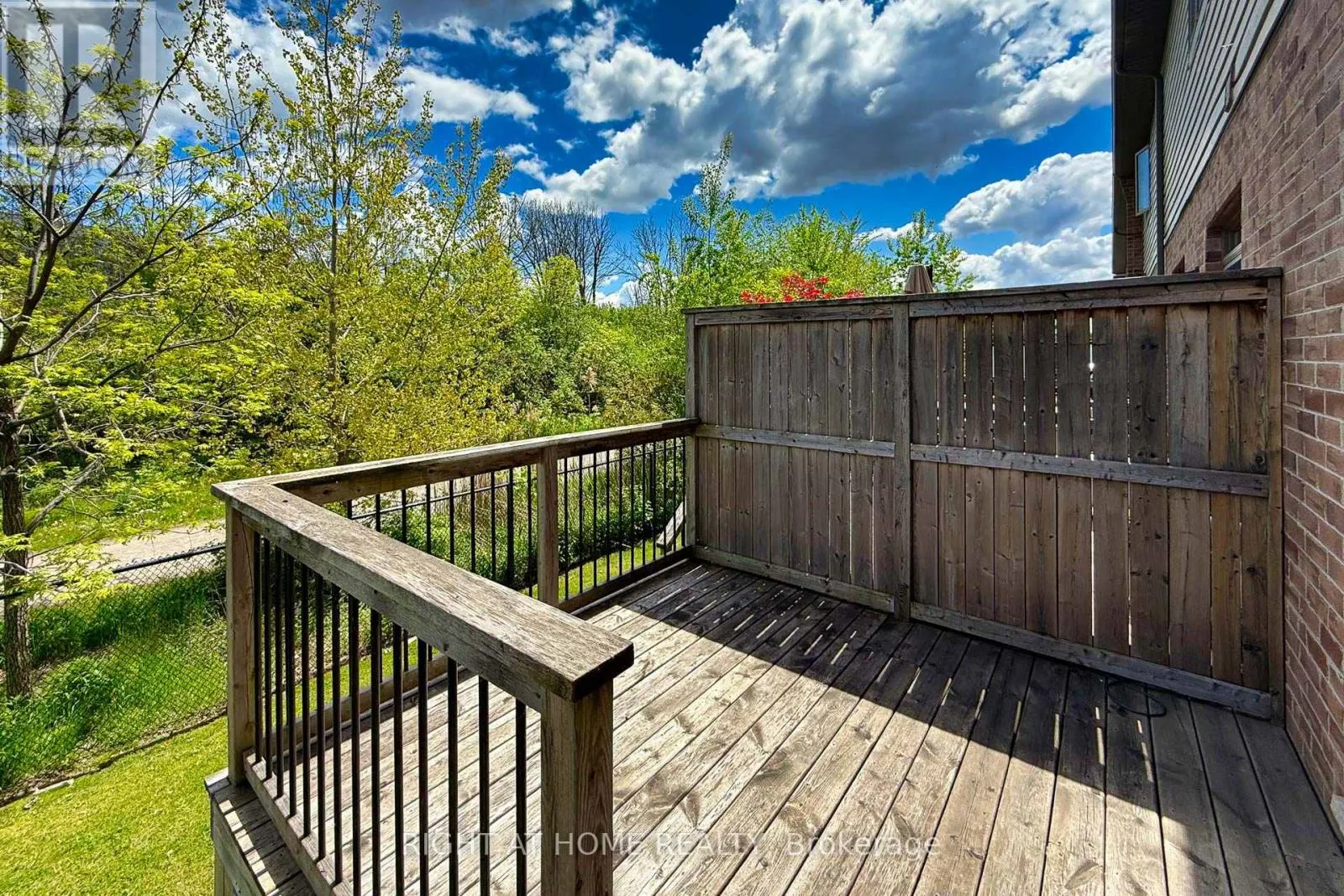 71 SOUTHSHORE CRESCENT