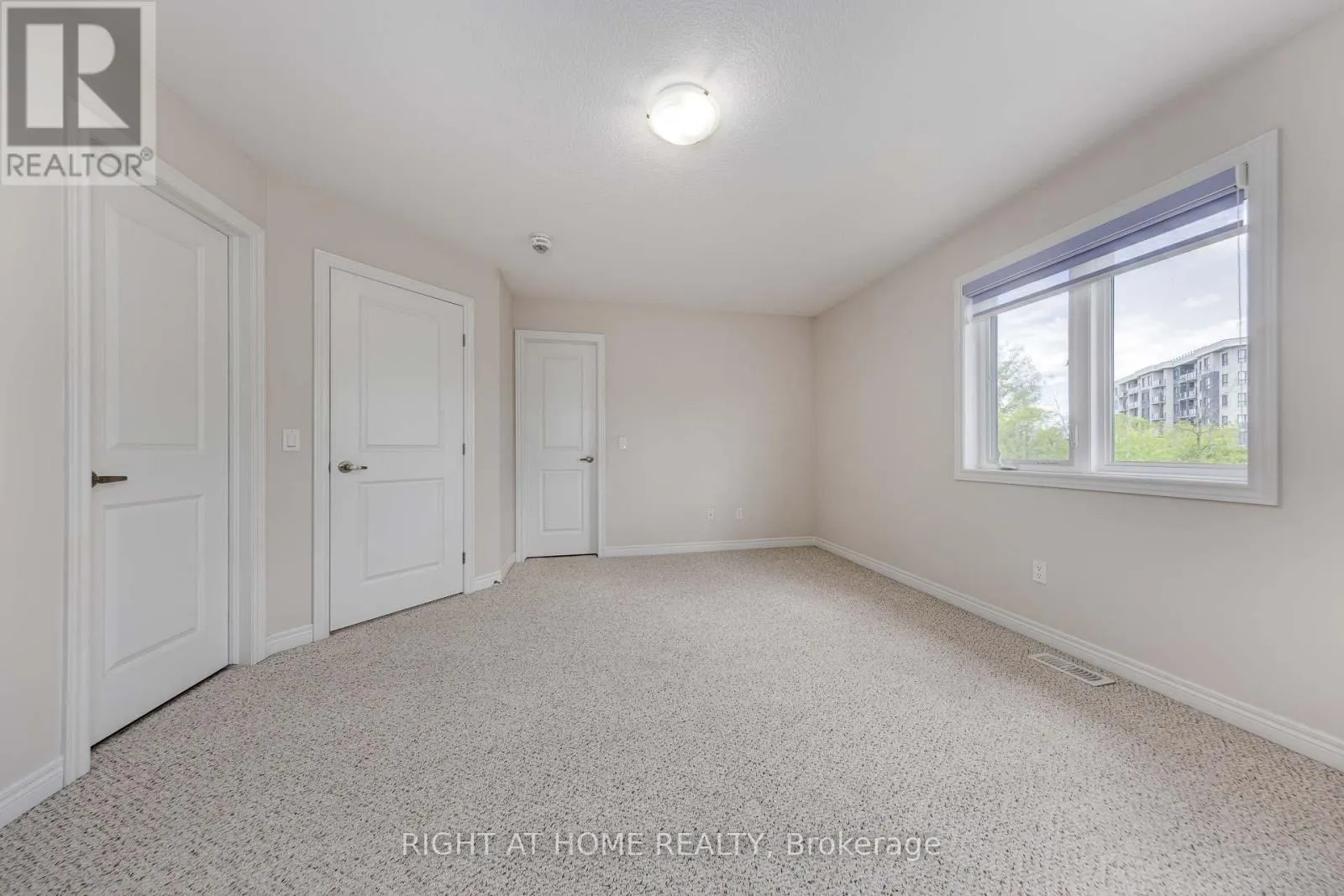 71 SOUTHSHORE CRESCENT