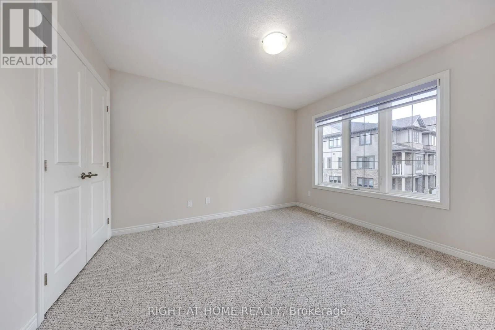 71 SOUTHSHORE CRESCENT
