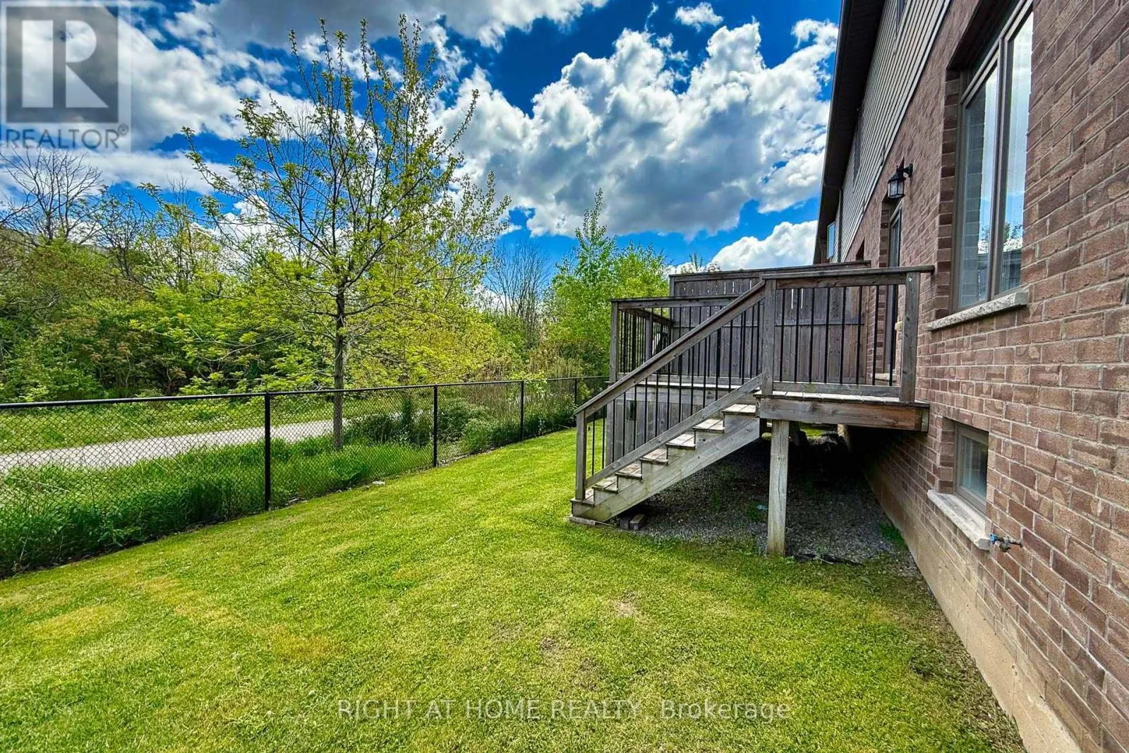 71 SOUTHSHORE CRESCENT