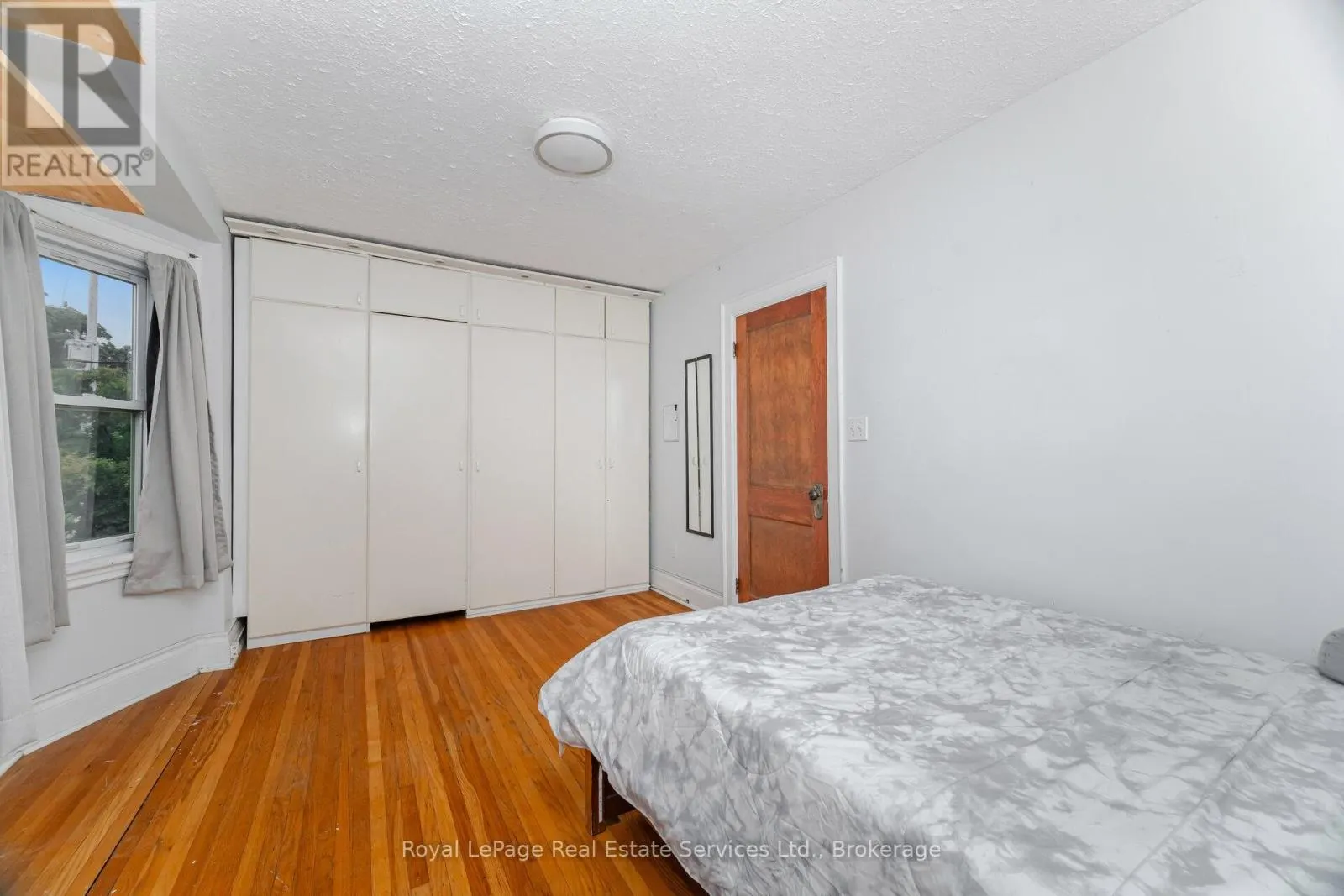 21 PAISLEY AVENUE S