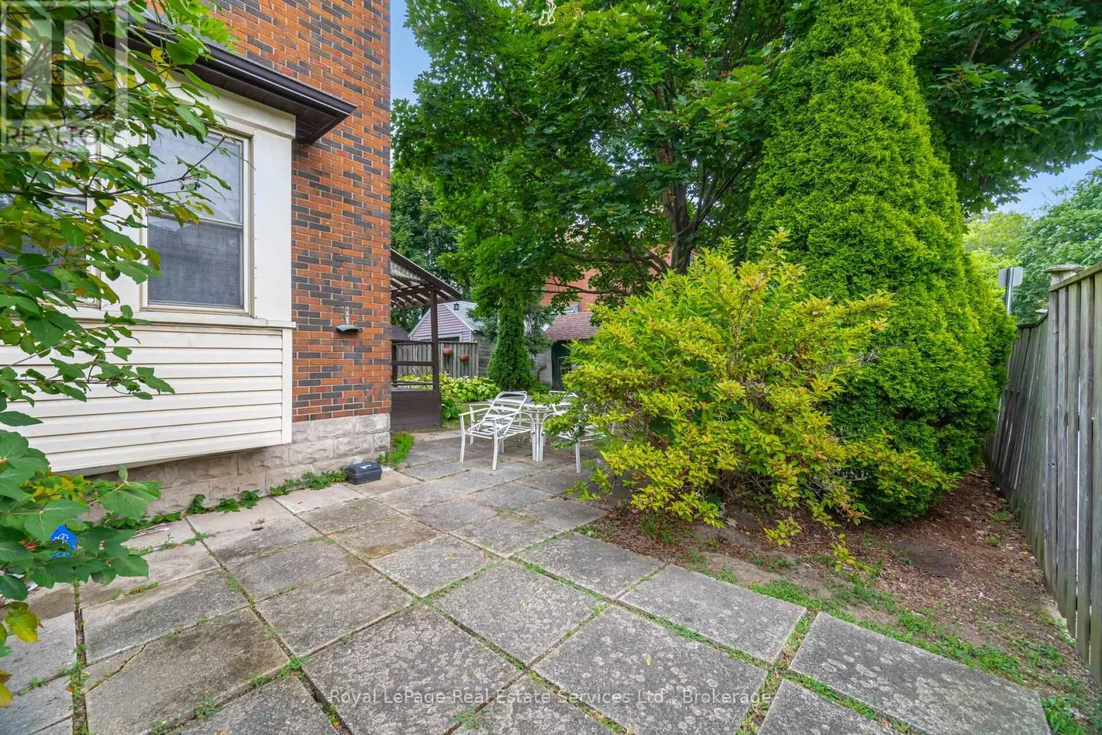 21 PAISLEY AVENUE S