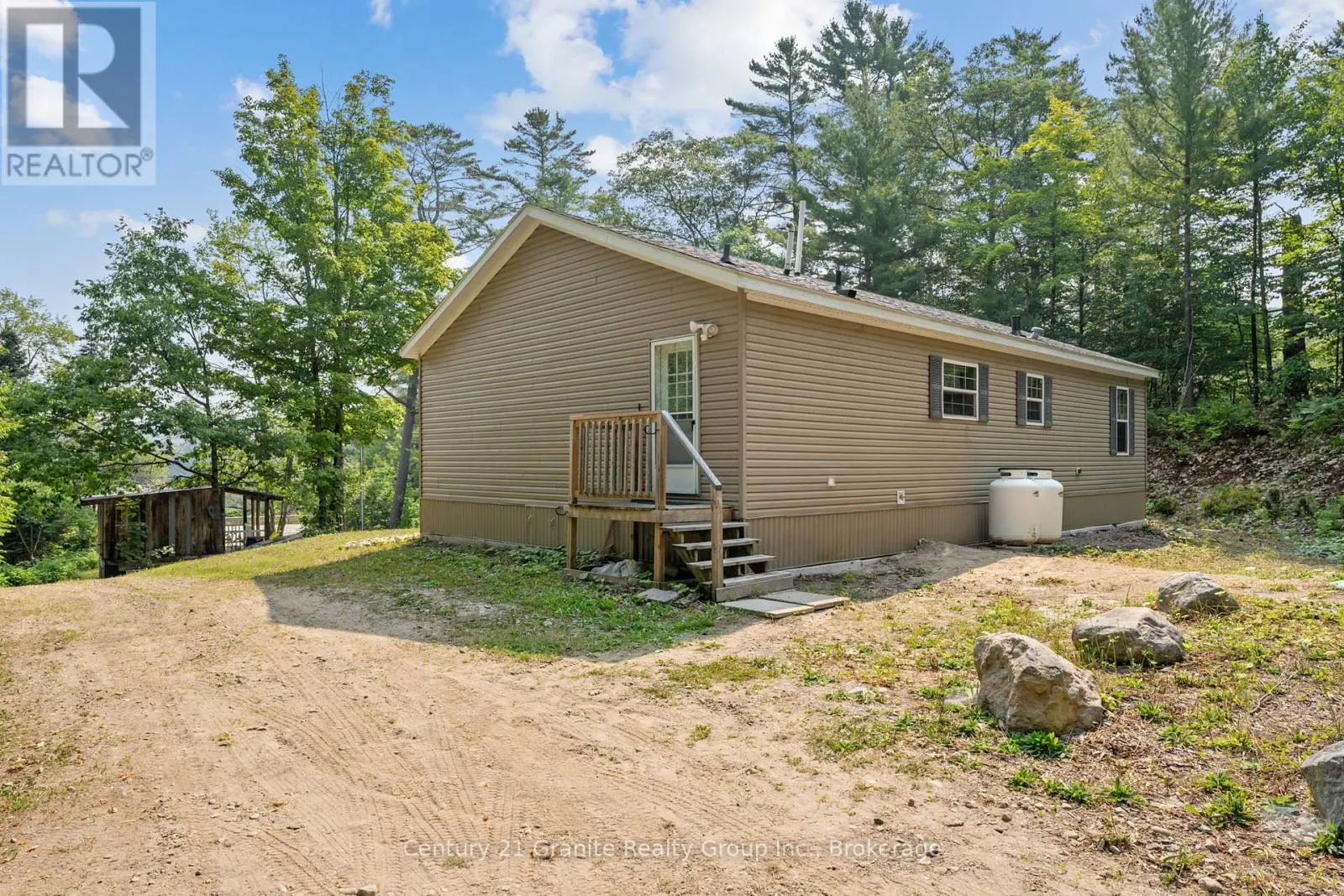 2275 KENNISIS LAKE ROAD