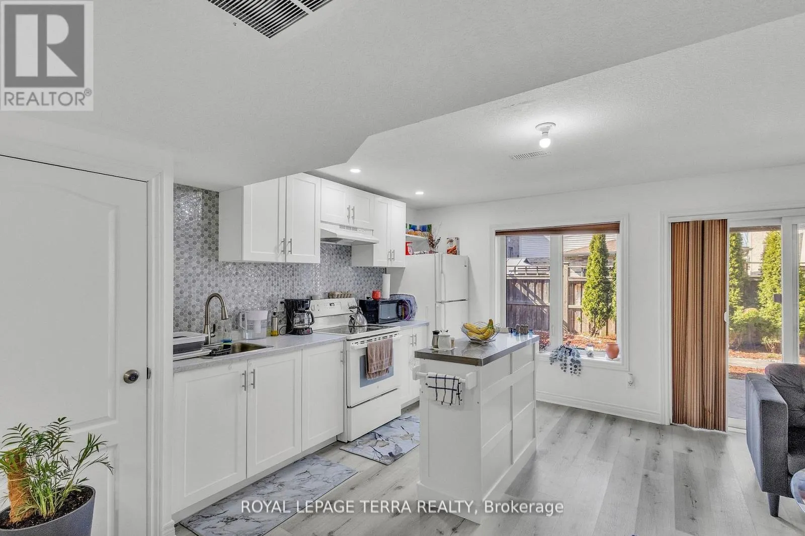 584 PINERY TRAIL