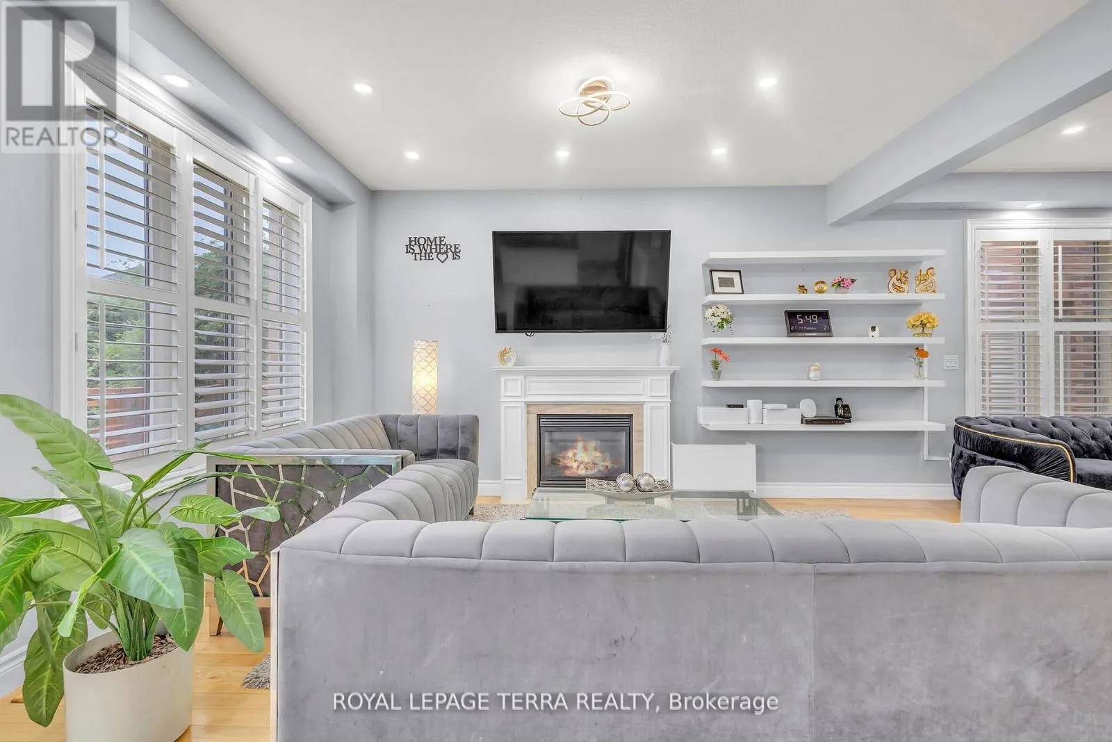 584 PINERY TRAIL