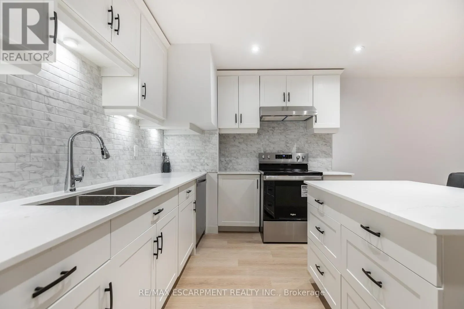 LOWER - 295 DUNDAS STREET E