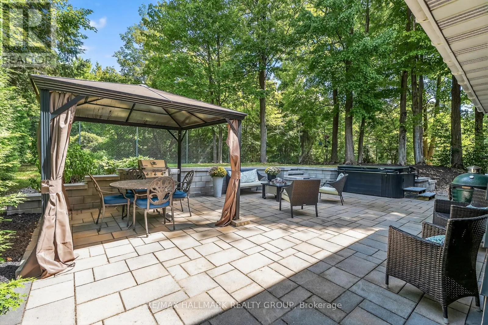 30 OAKHURST CRESCENT