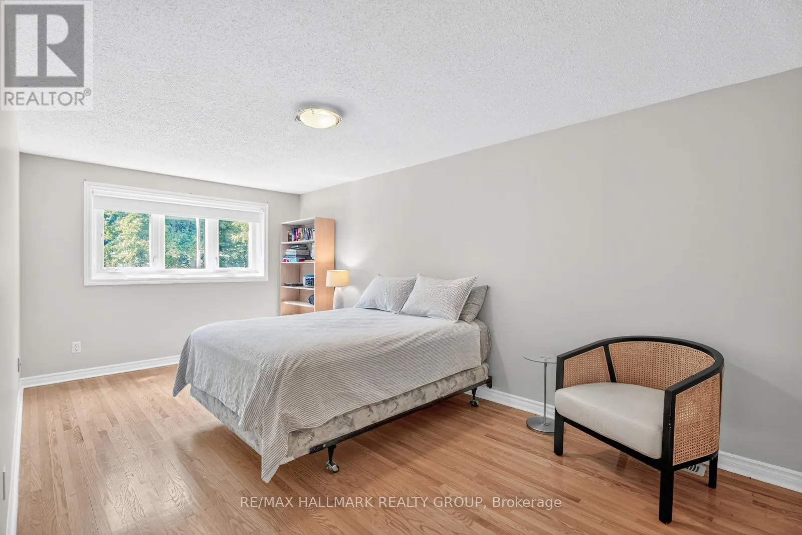 30 OAKHURST CRESCENT