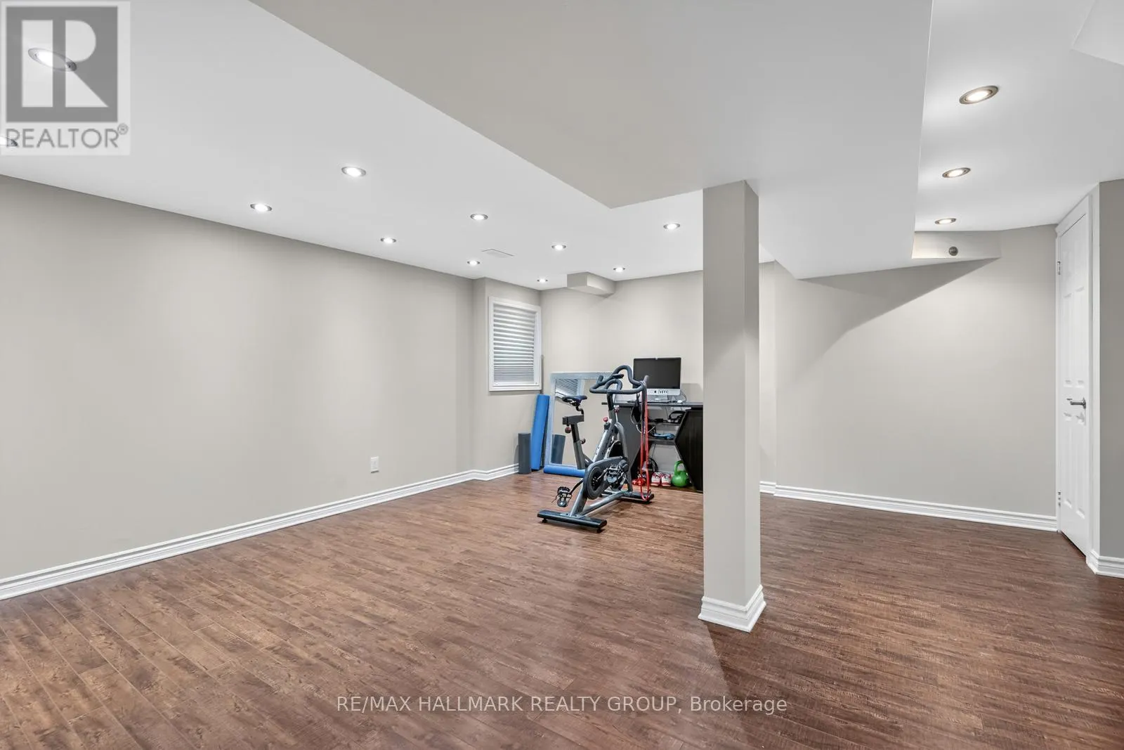 30 OAKHURST CRESCENT