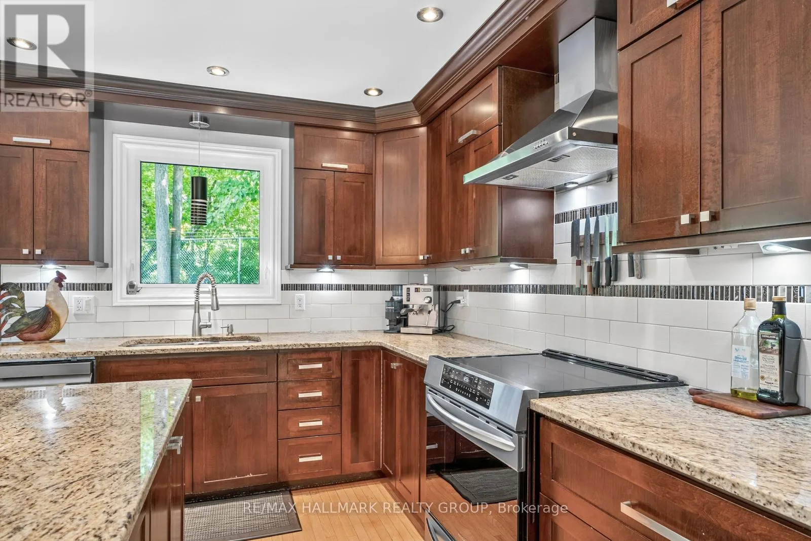 30 OAKHURST CRESCENT