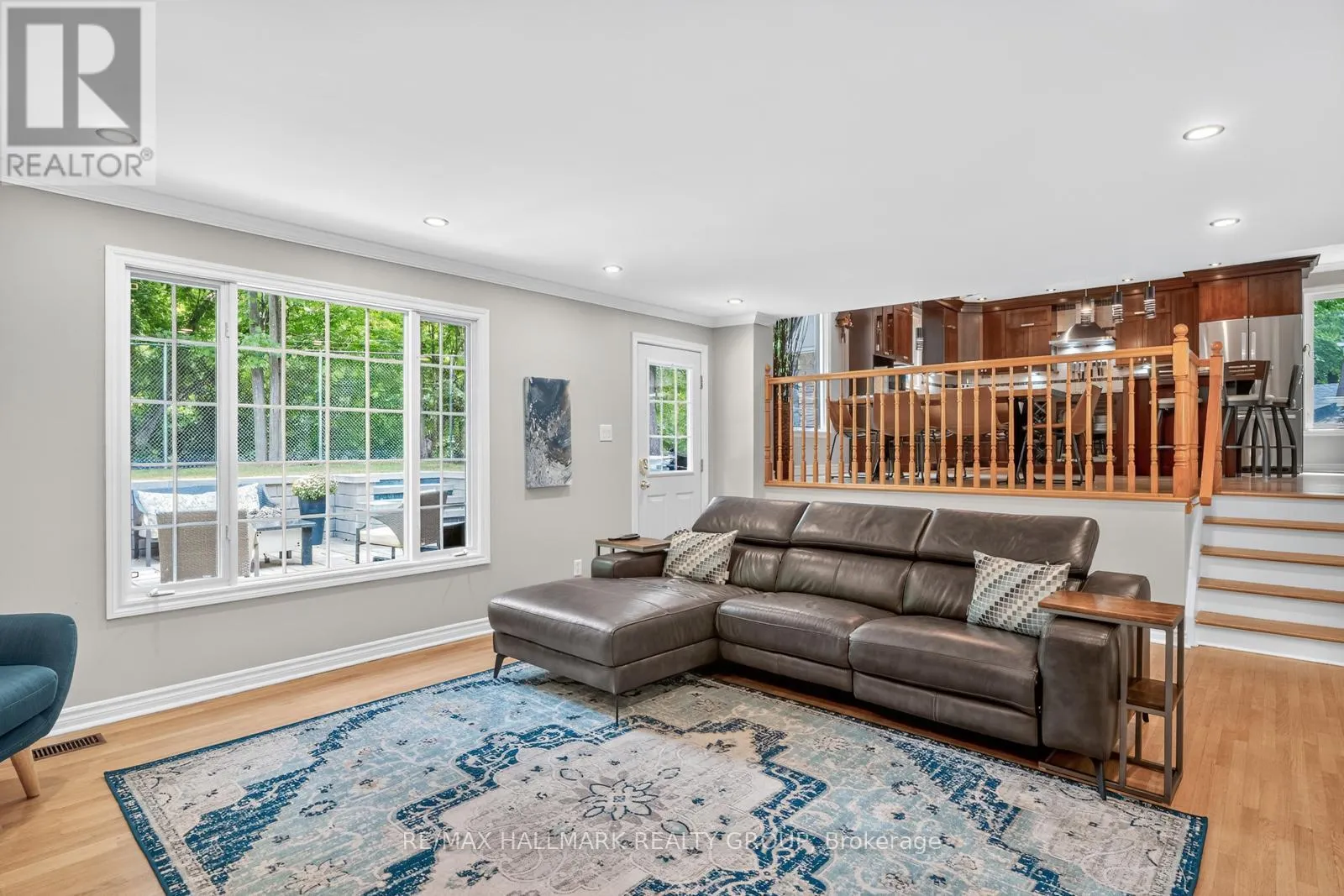 30 OAKHURST CRESCENT