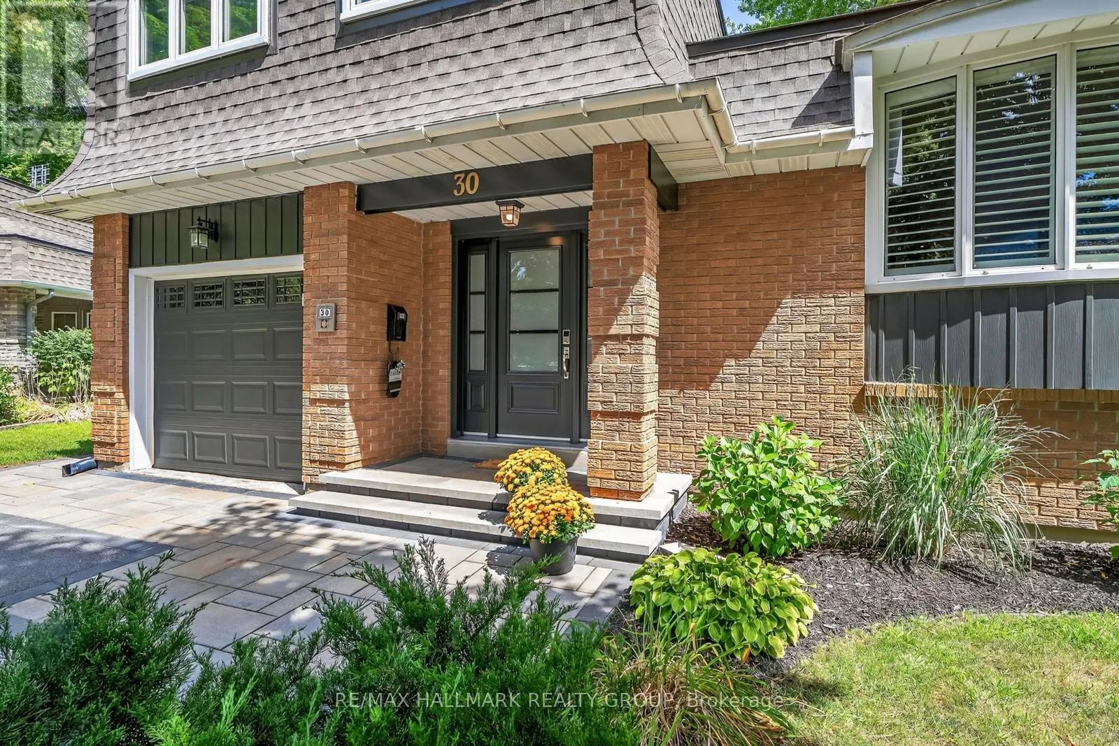 30 OAKHURST CRESCENT