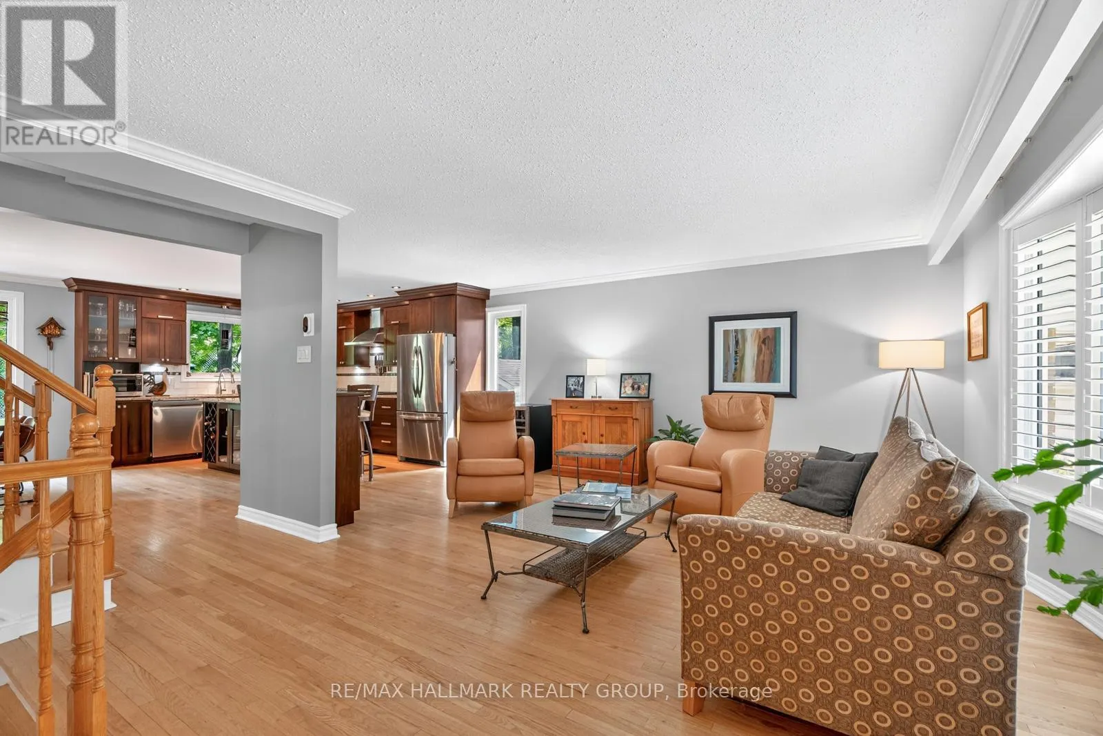30 OAKHURST CRESCENT