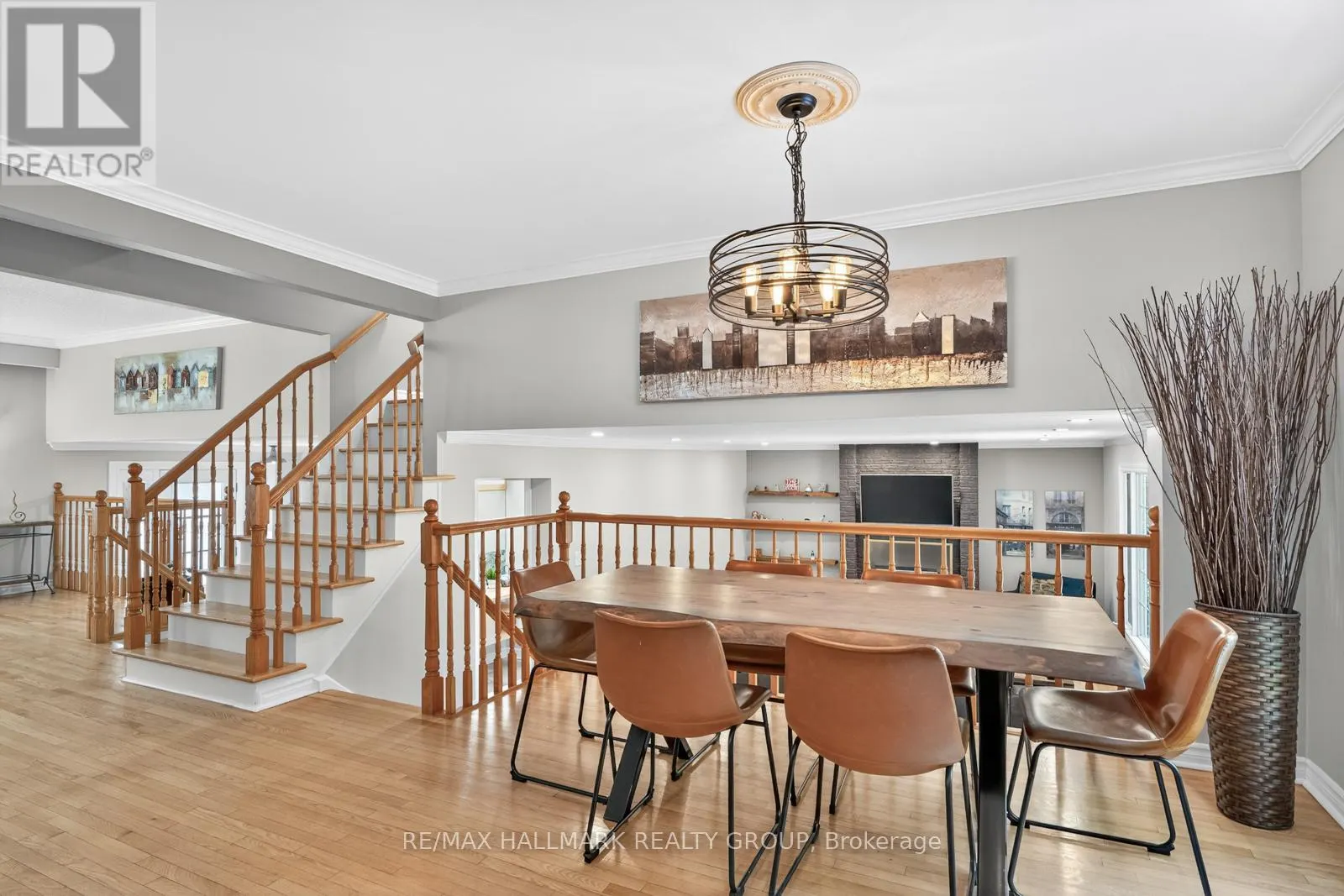 30 OAKHURST CRESCENT
