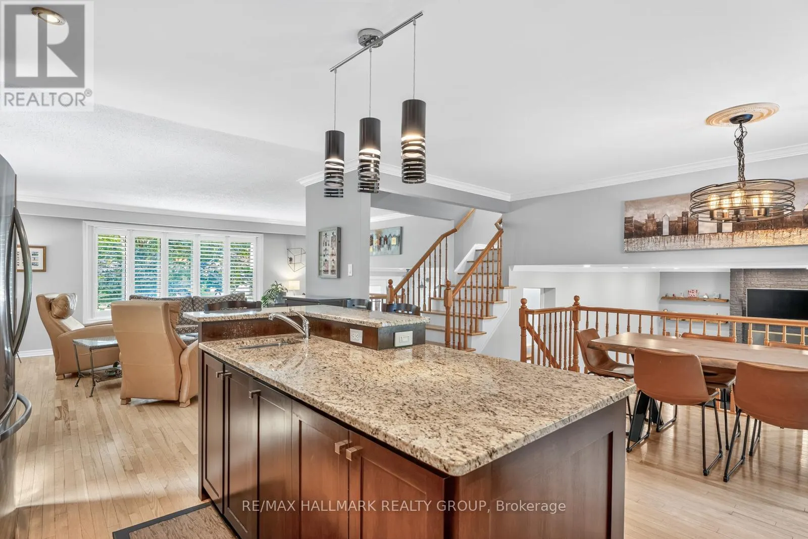 30 OAKHURST CRESCENT