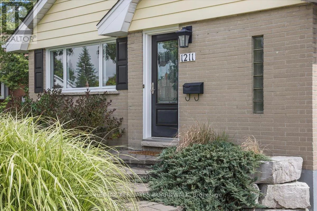 1211 WOODSIDE DRIVE