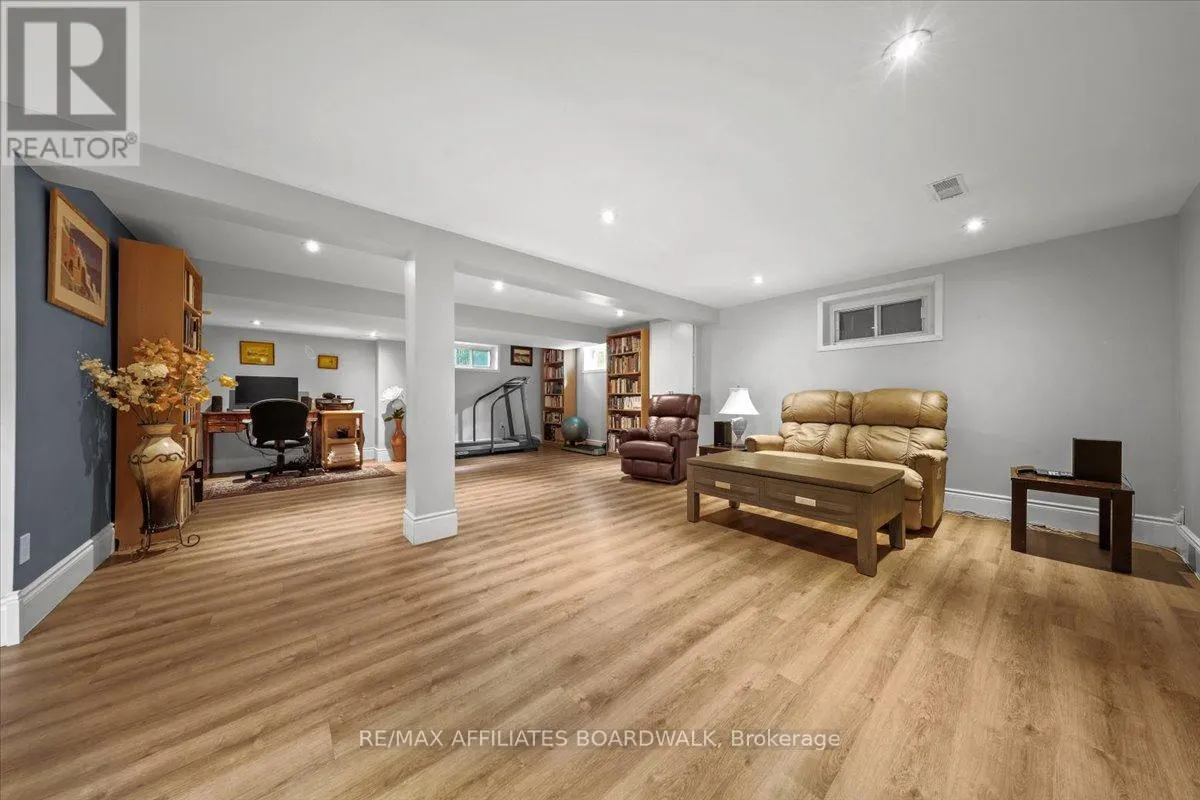 1211 WOODSIDE DRIVE