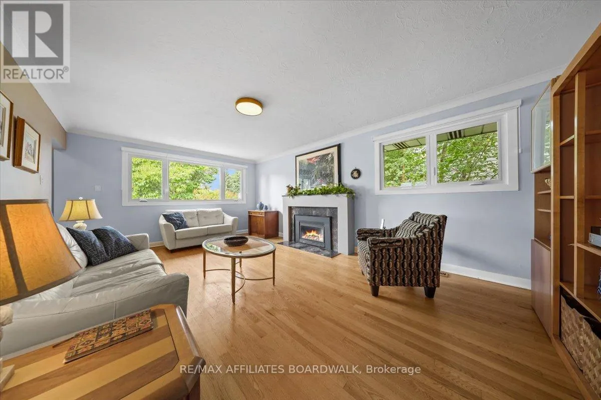 1211 WOODSIDE DRIVE