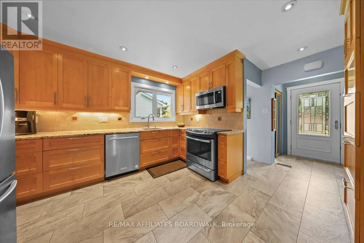 1211 WOODSIDE DRIVE