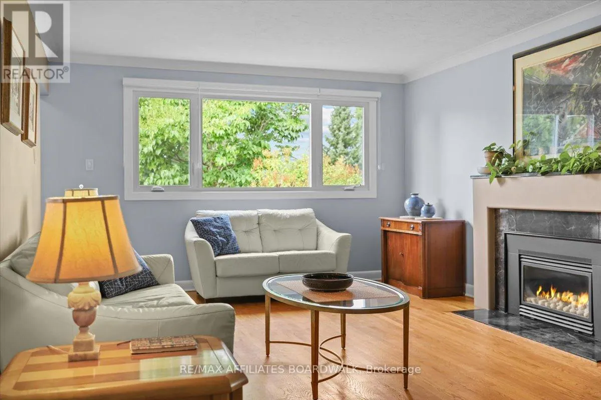 1211 WOODSIDE DRIVE
