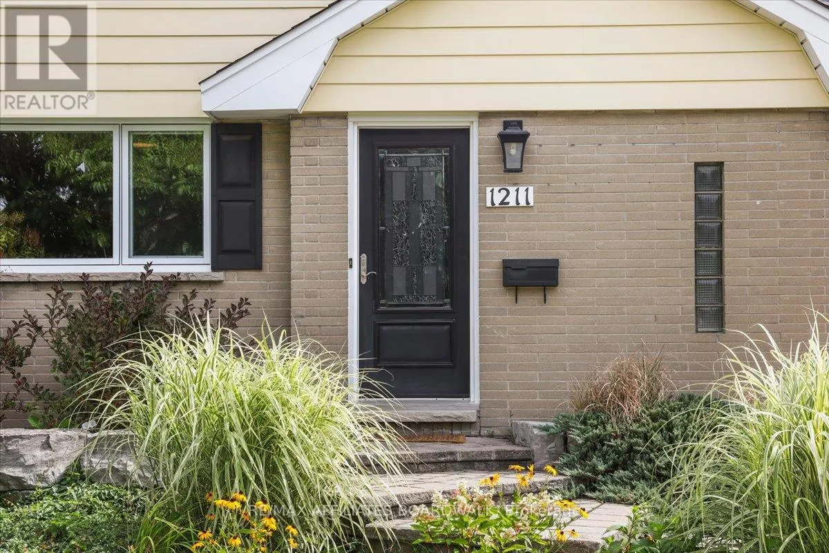 1211 WOODSIDE DRIVE
