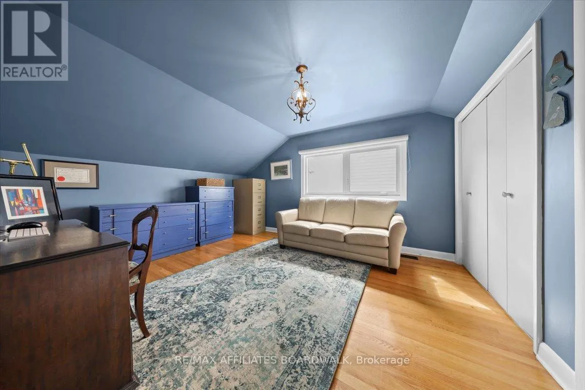 1211 WOODSIDE DRIVE