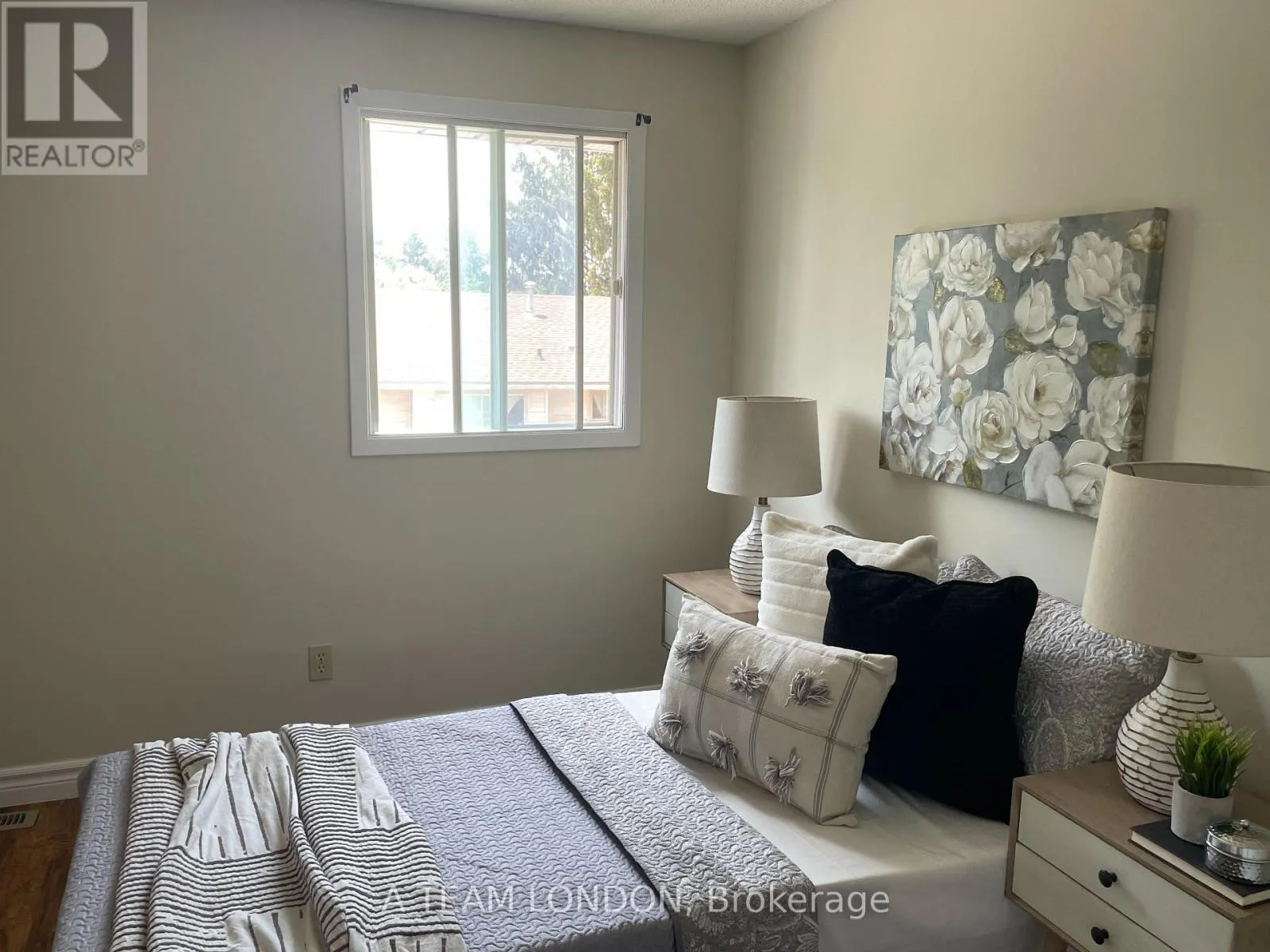 43 - 35 WATERMAN AVENUE, #43
