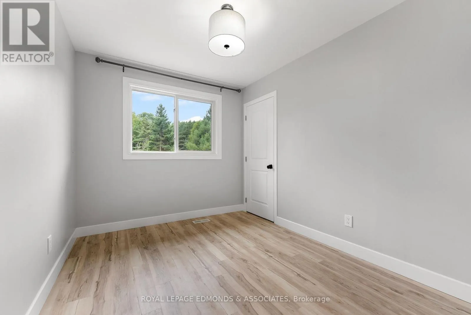 135 UNIACKE LANE