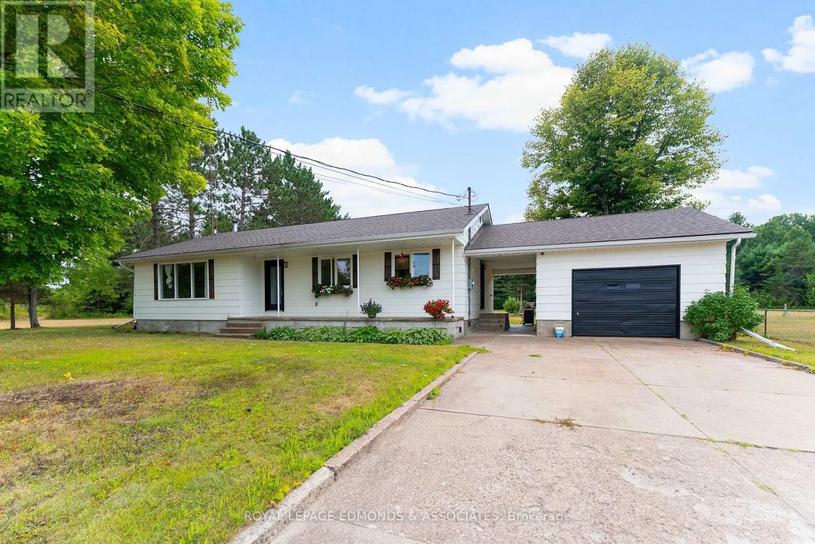 135 UNIACKE LANE