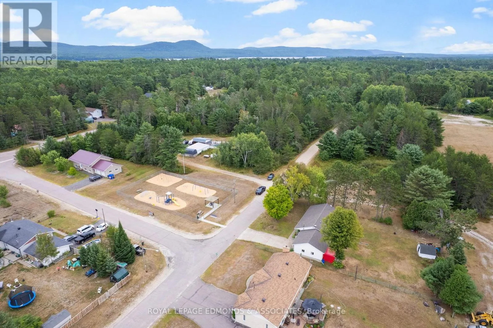 135 UNIACKE LANE